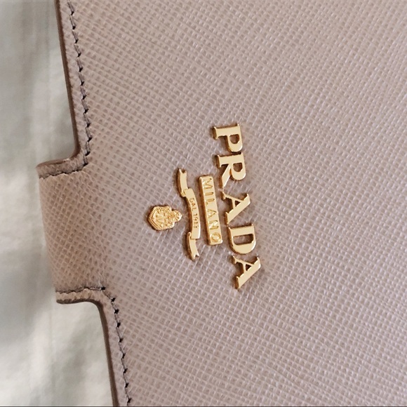 Prada Saffiano iPhone SE Case On Chain - Picture 6 of 8